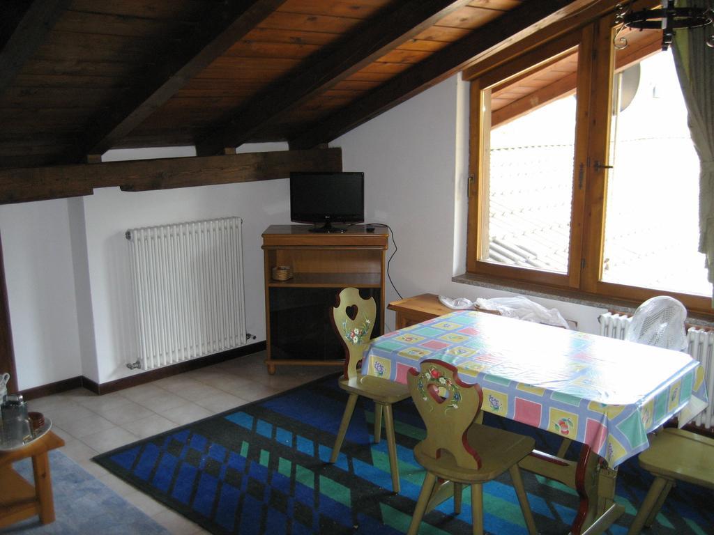Apartamento Casa Martini Mezzana  Habitación foto